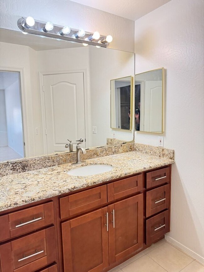 Building Photo - Jewel in South Tempe 3 bedroom rental