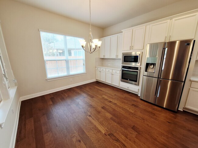 Building Photo - 4562 Katherine Dr