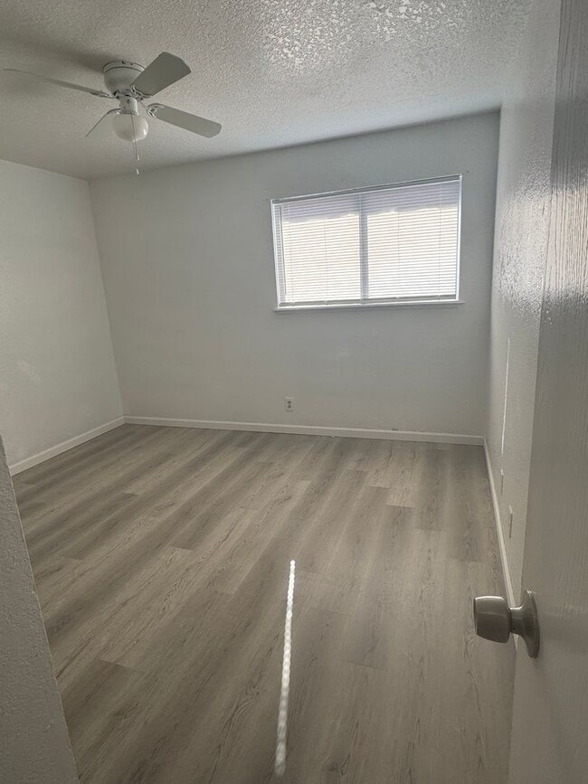 Building Photo - 6987 Mendon Ln