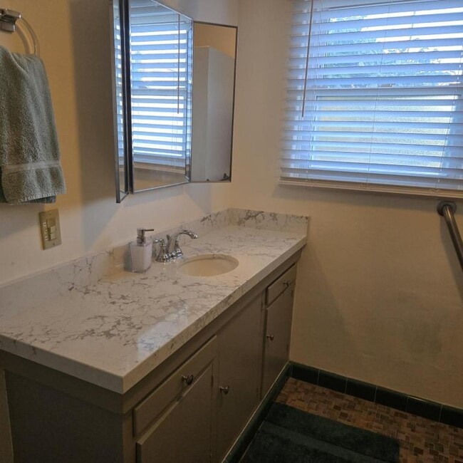 Building Photo - 901 A Ave