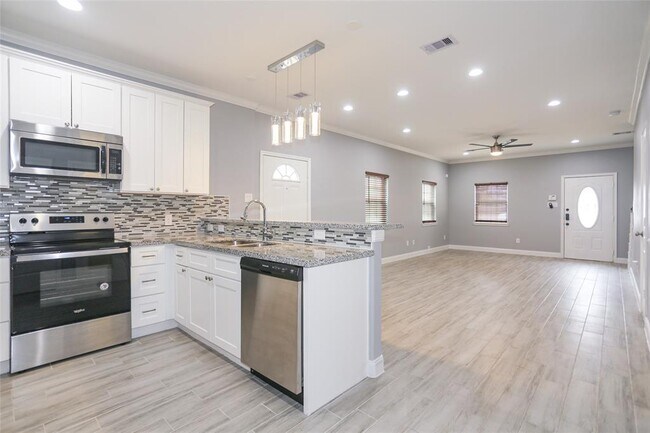 Building Photo - 9036 Jutland Rd