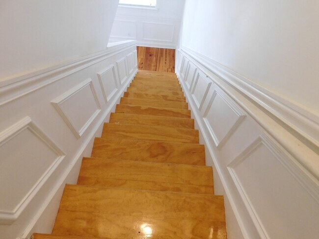 Building Photo - Lovely Townhome Available In Yacht Cove