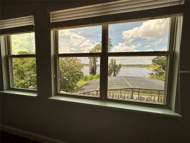 Building Photo - 8370 Lookout Pointe Dr