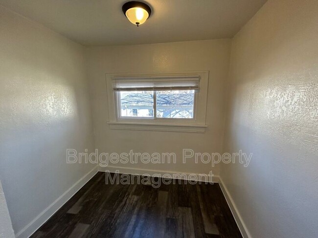 Building Photo - 1038 Walnut Hill Pl