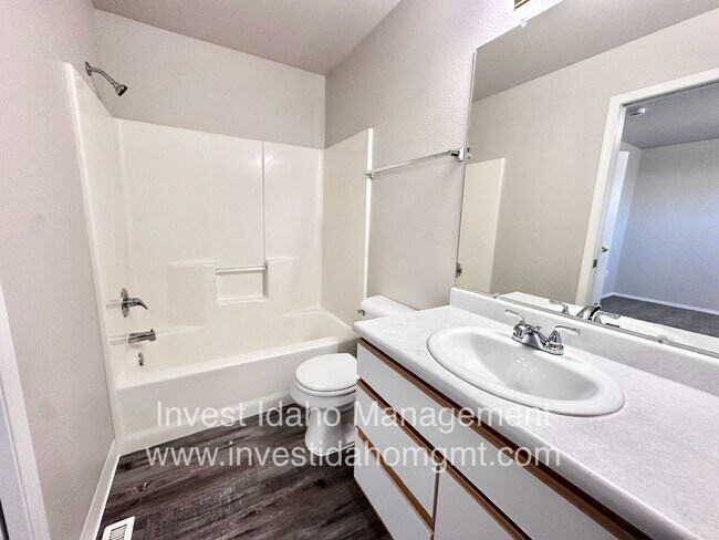 Building Photo - Fully renovated in 2025 2 bedroom, 2 bathroom ground floor apartment available soon.