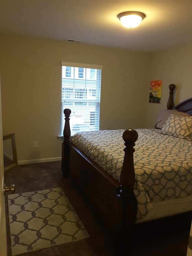 Building Photo - Liberty Crossing