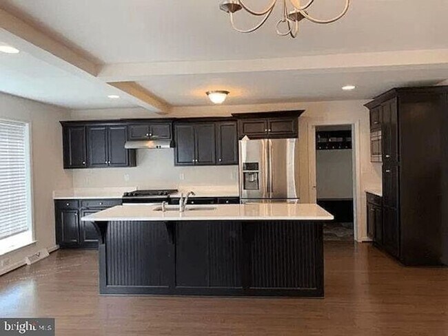 Building Photo - 613 Line Rd