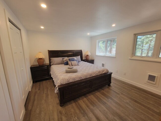 Building Photo - Spacious 4-bedroom + study home; Includes Hot tub and Pool Table - Avail. Now!