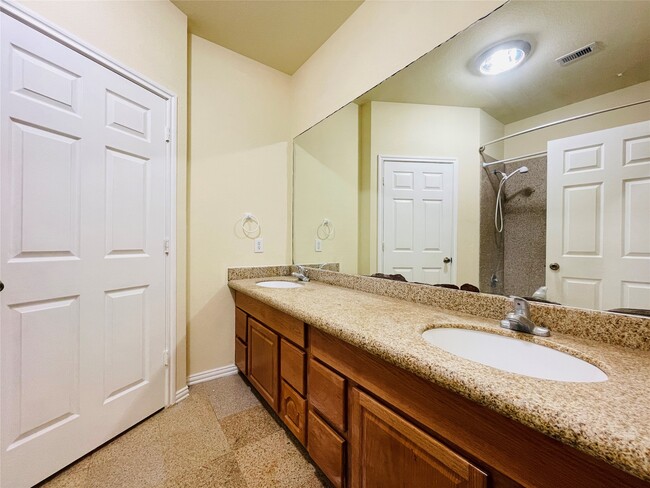 Building Photo - 9400 Bellaire Blvd