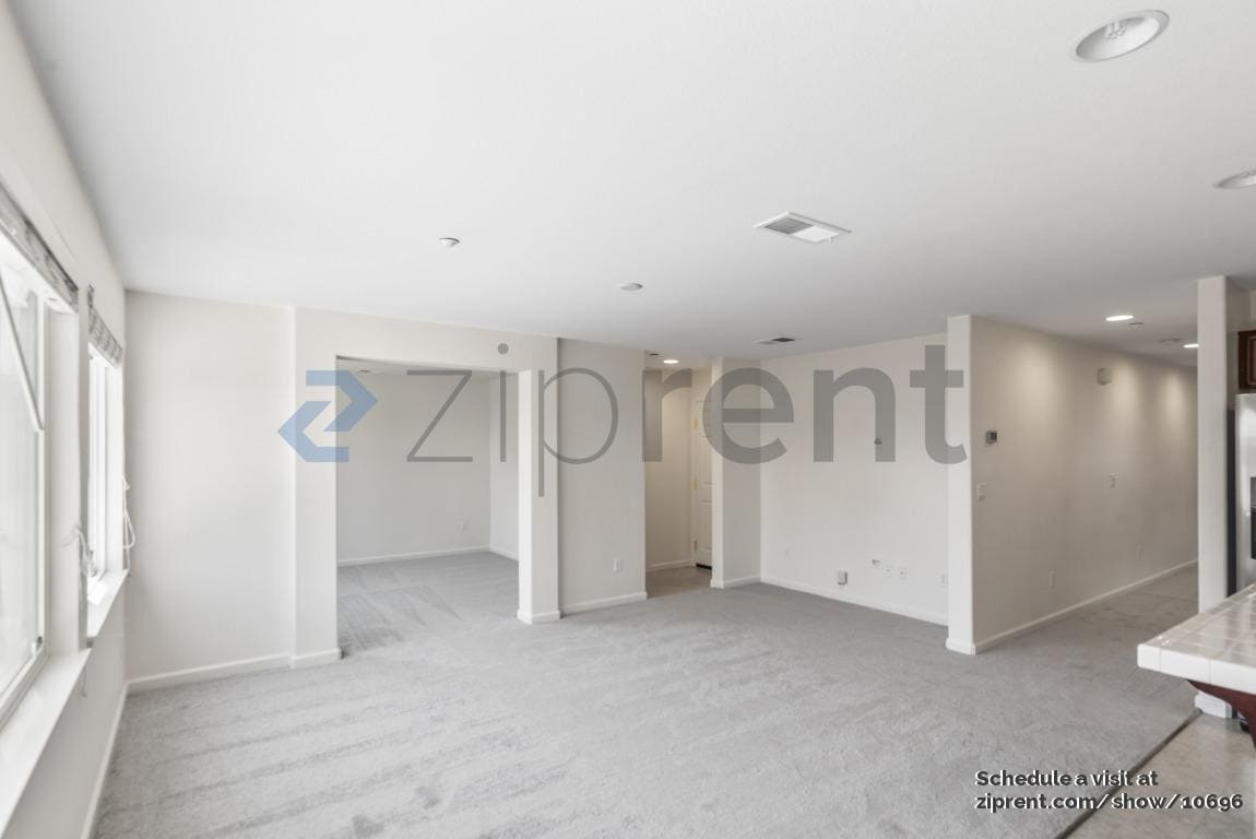Building Photo - Unit