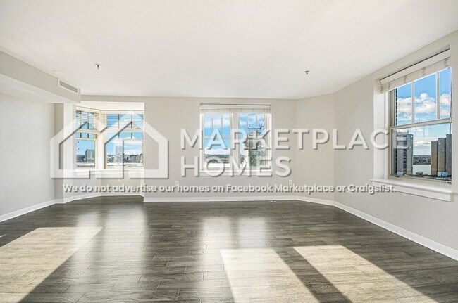 Building Photo - 525 W Lafayette Blvd