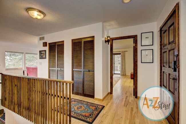 Building Photo - Executive Rental in North End Foothills