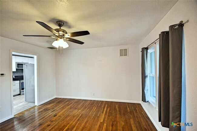 Building Photo - 571 W Merriweather St