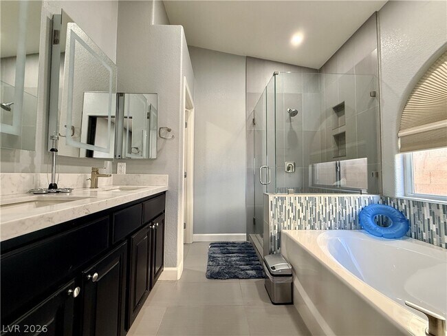 Building Photo - 8565 Hogan Falls Cir