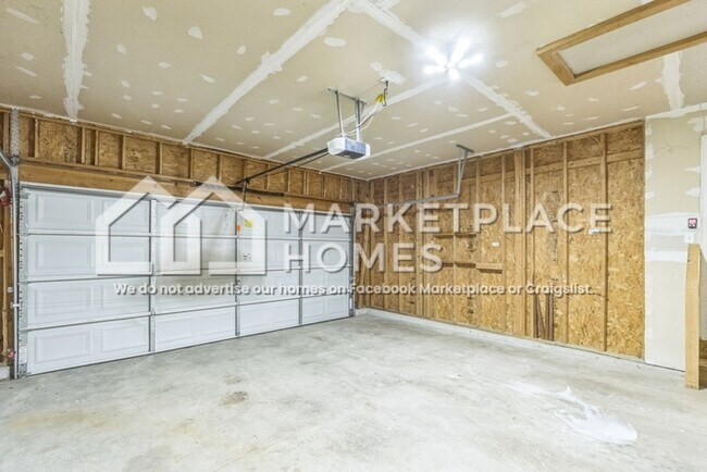 Building Photo - 1717 Briarmanor Dr