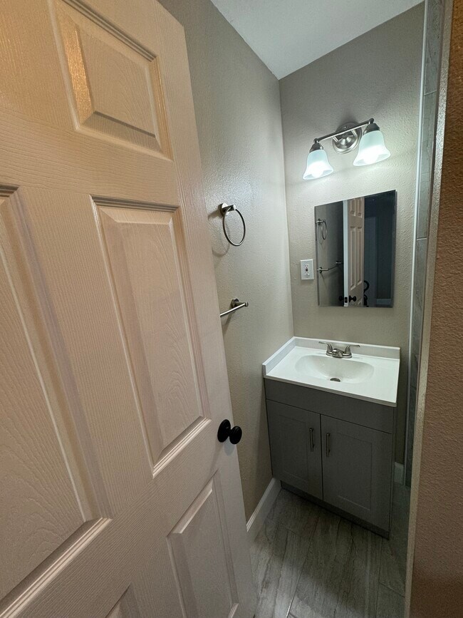 Building Photo - 869 Honolulu Woods Ln