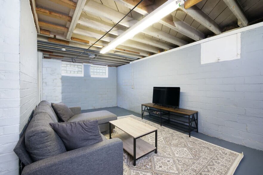 Building Photo - 3582 Silsby Rd