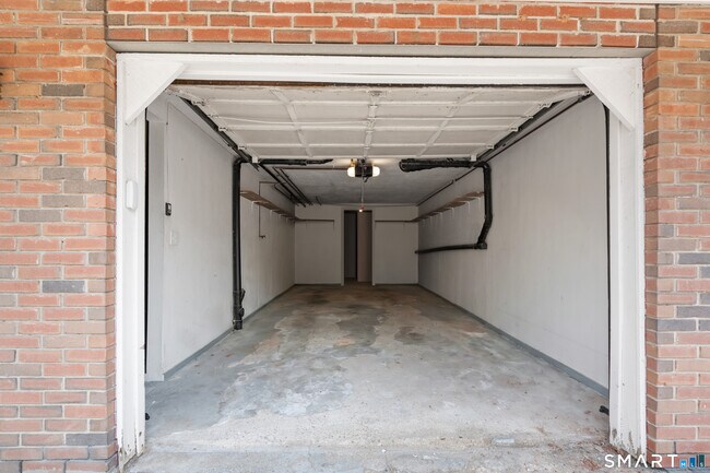 Building Photo - 80 Churchill Dr