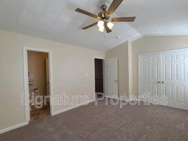 Building Photo - 106 Regina Ln