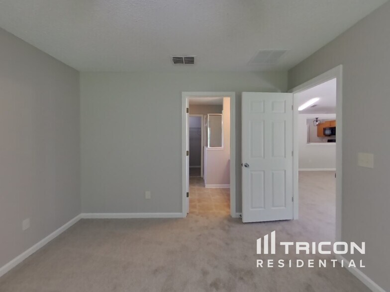 Building Photo - 11110 Lauren Oak Ln S