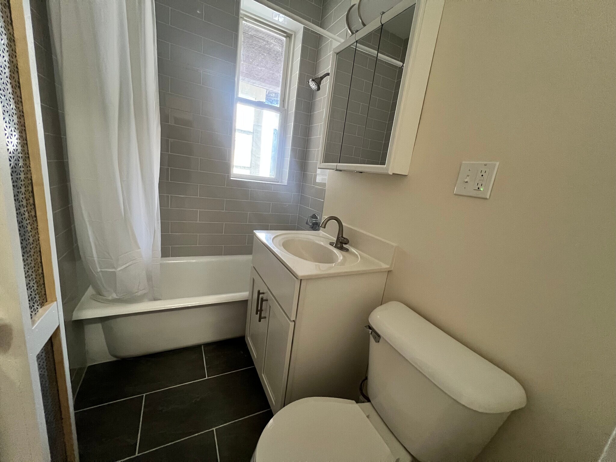 Building Photo - 120 Washington St