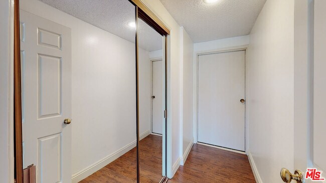 Building Photo - 144 N Hamilton Dr