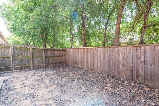 Building Photo - 1001 Krenek Tap Rd