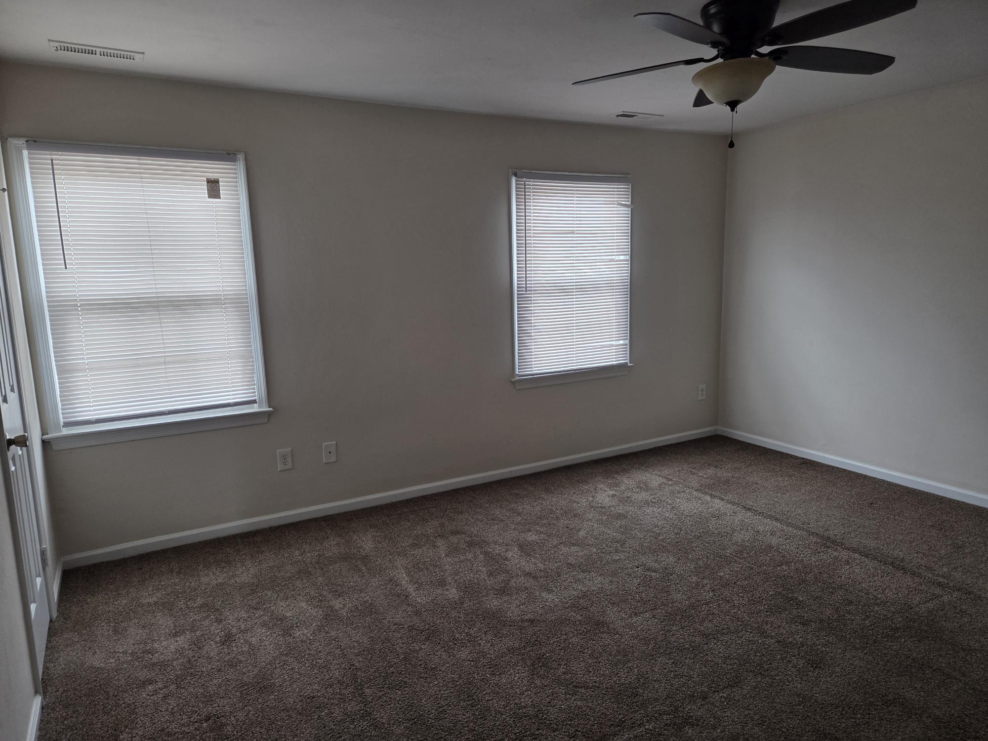 Building Photo - 1615 Mantane Arch