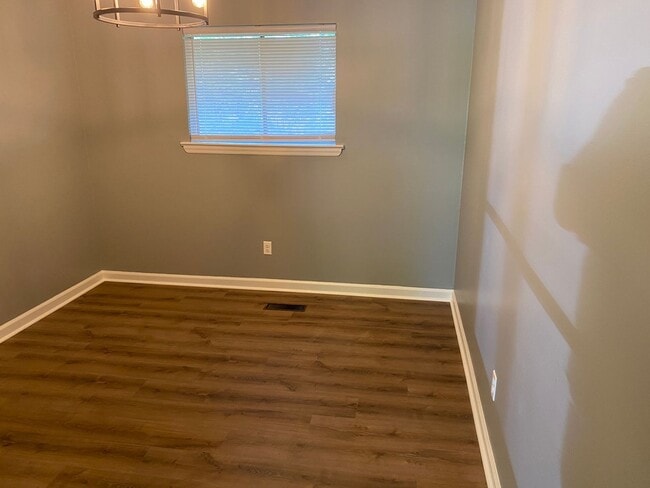 Building Photo - Three Bedroom, Large Lot, Pet Friendly,Hixson! ***Monthly rent $1900.00!***