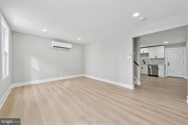 Building Photo - 417 W Elm St