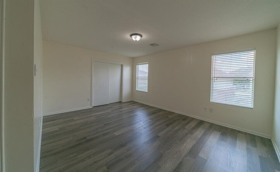 Building Photo - 5511 Darby Square Trl