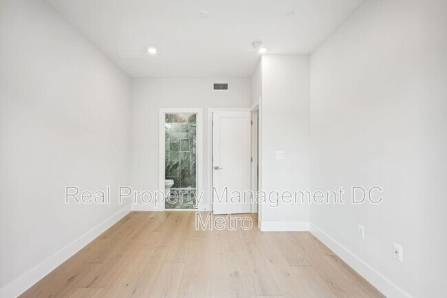 Building Photo - 1112 6th St NW