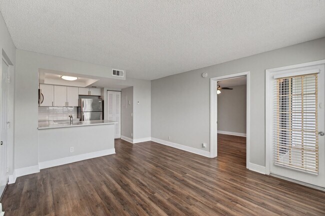 Building Photo - ONE BEDROOM ONE BATHROOM WITH LAKE VIEW!!!