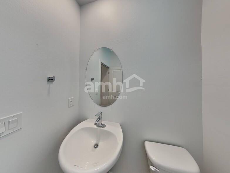 Building Photo - 6975 N 125th Dr