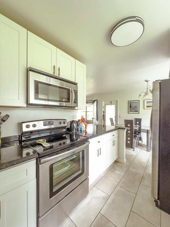 Building Photo - 127 Mansfield D