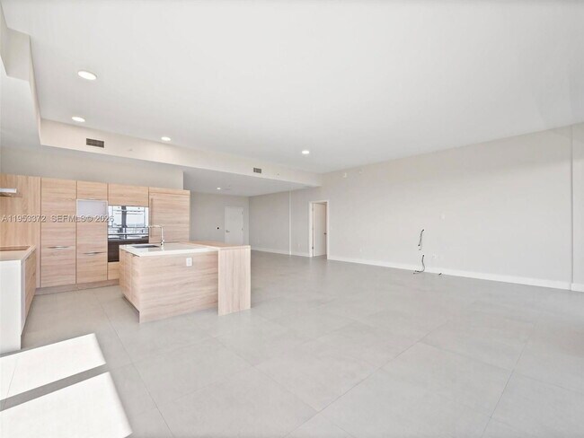 Building Photo - 16385 Biscayne Blvd