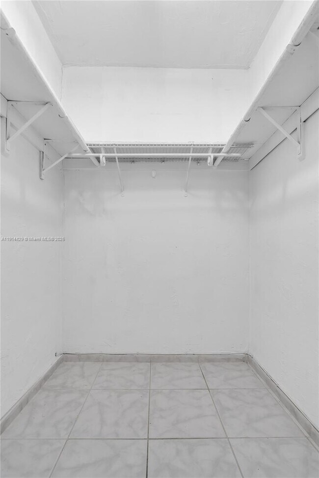 Building Photo - 1330 W 54th St