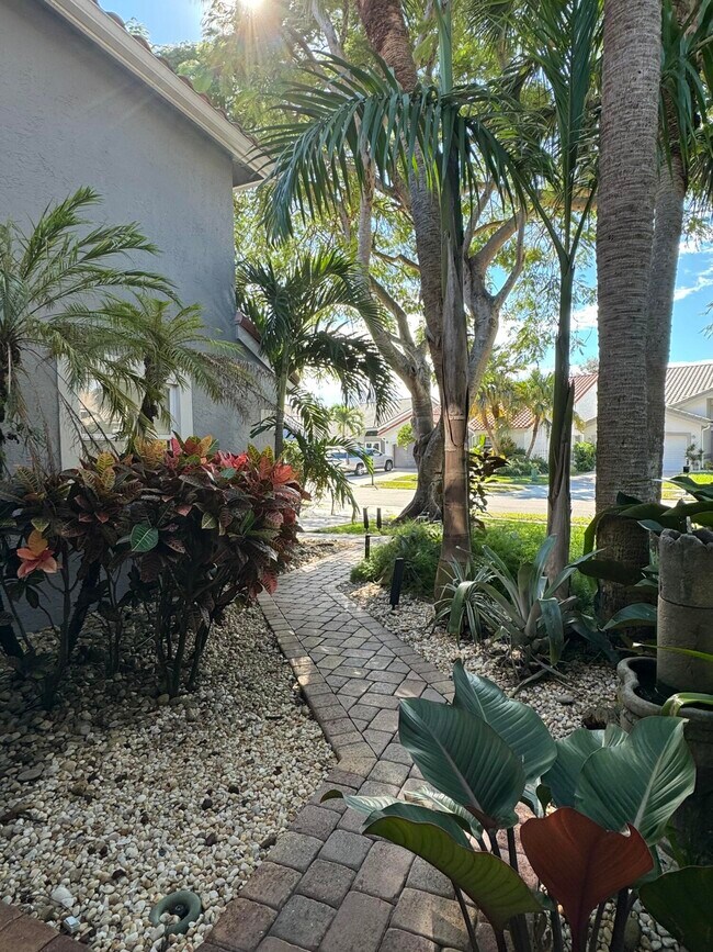 Building Photo - 10366 Buena Ventura Dr