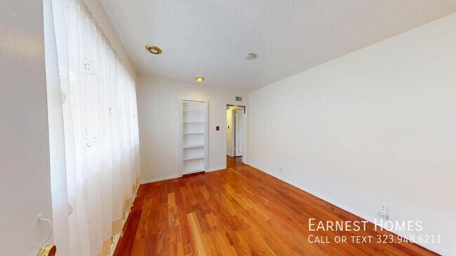 Building Photo - 4535 San Blas Ave