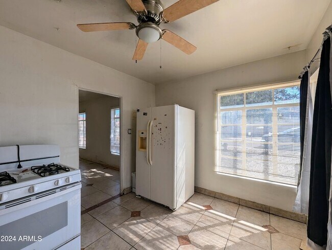 Building Photo - 1314 W Whitton Ave