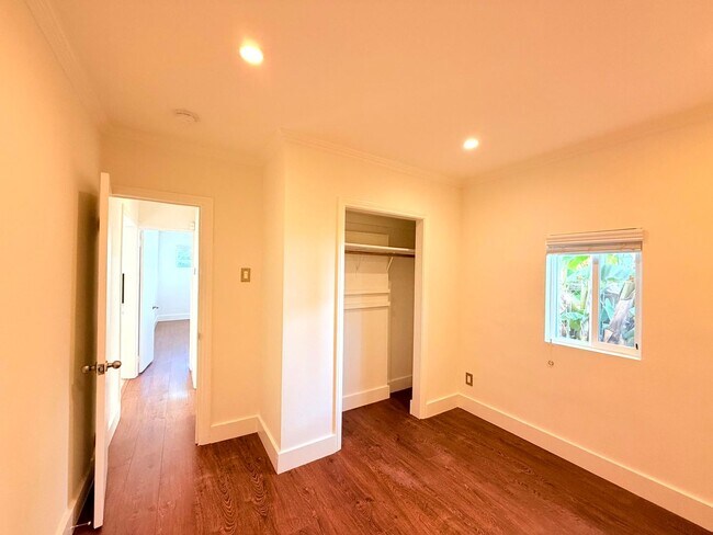 Building Photo - 4447 Lockwood Ave