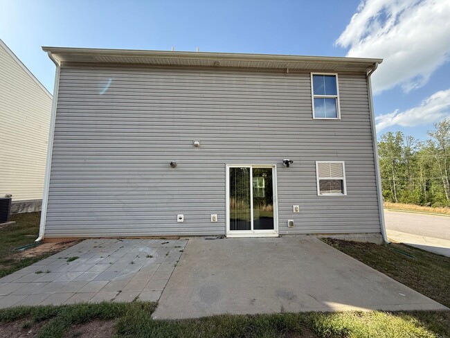 Building Photo - **OFFERING REFUNDABLE APPLICATION FEES & $100 MOVE IN PROMOTION** Charming 3BD, 1.5BA Clayton Hom...