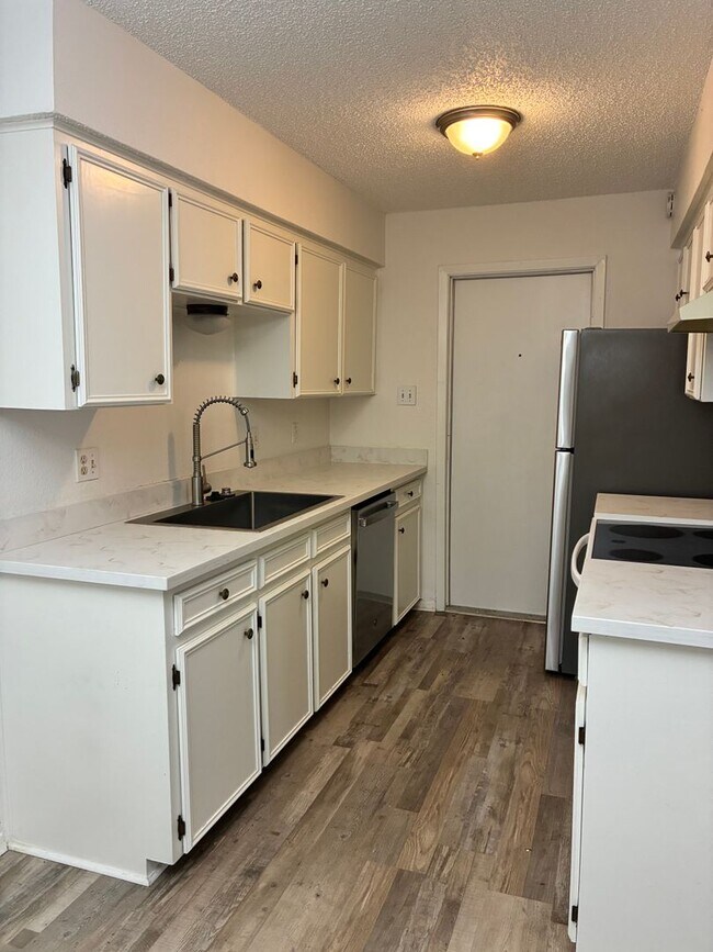 Building Photo - Completely Updated Home – Move In and Enjoy Modern Comfort!