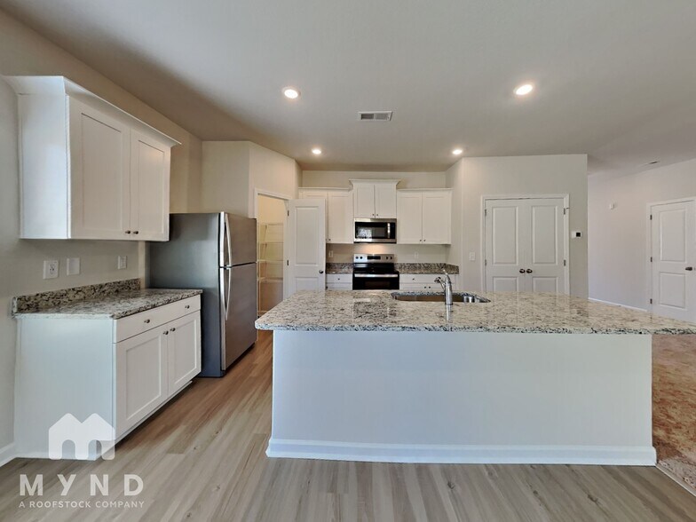 Building Photo - 402 Ivy Bank Dr