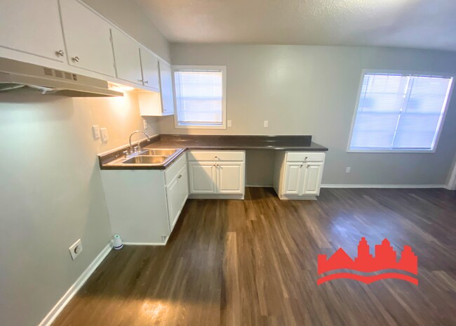 Building Photo - Welcome to 718 Northaven!