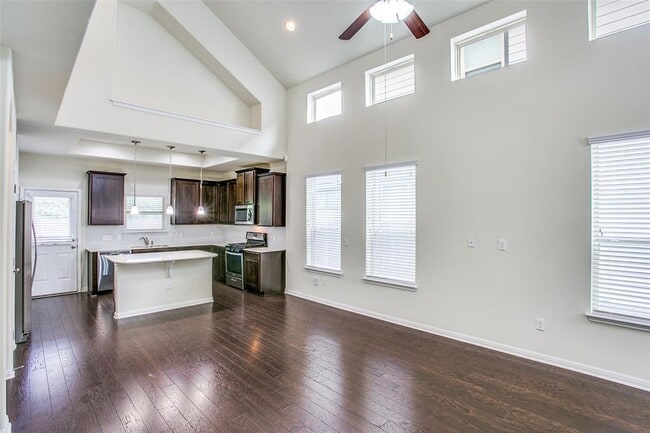 Building Photo - 9804 Tolima Dr