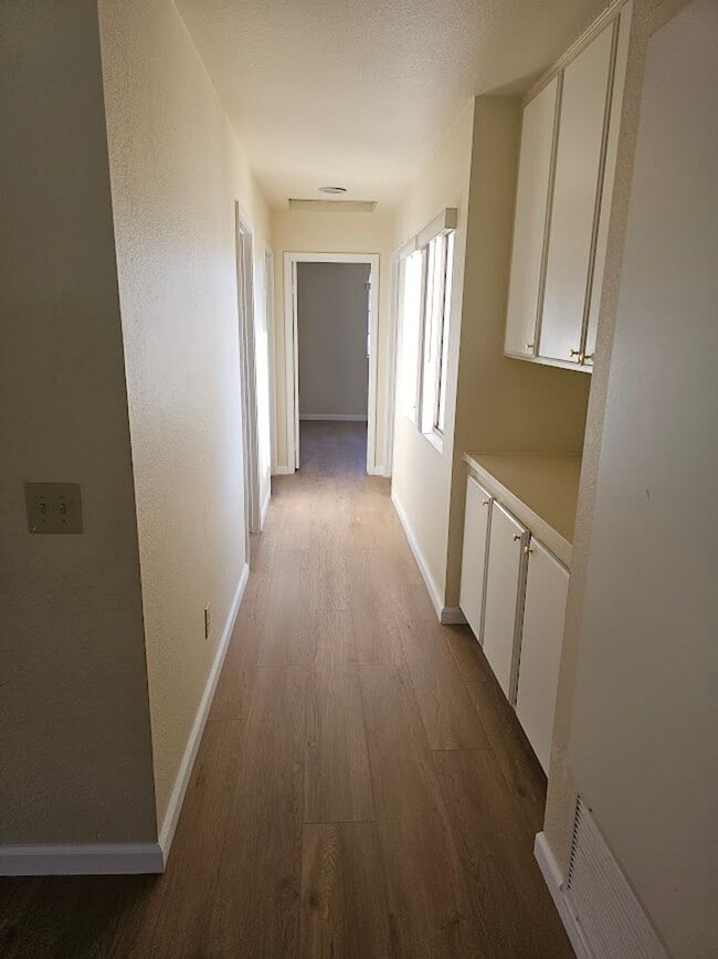 Building Photo - 4bed 2.5bath Remodeled inc. Solar & Pool