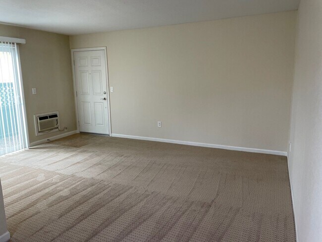 Building Photo - BEADNELL-QUIET UPGRADED CONDO IN GATED COMMUNITY W/ POOL