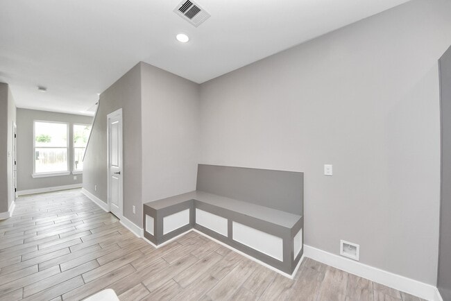 Building Photo - 2608 Campbell St
