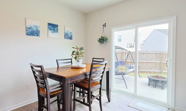 Building Photo - Beautiful 5 Bedroom, 3 Bath Home- New to Rental Market- Short Commute to Ft. Bragg